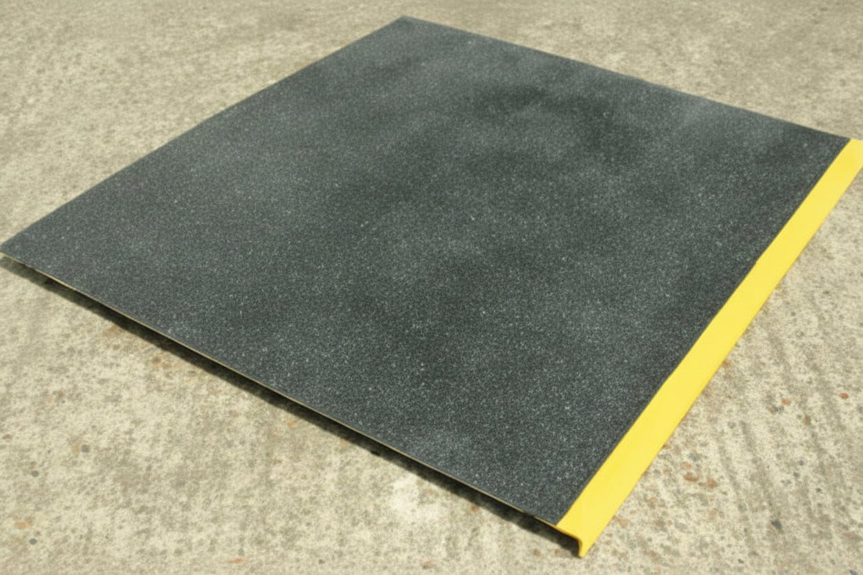 SafeStep Black/Yellow Anti-Slip Landing Cover, 47-1/4 in x 47-1/4 in