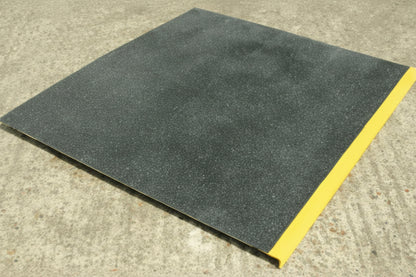 SafeStep Black/Yellow Anti-Slip Landing Cover, 47-1/4 in x 47-1/4 in
